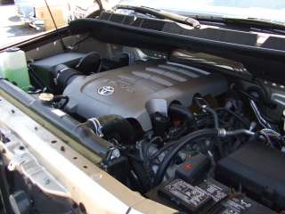 タンドラ 画像10トヨタ 最大排気量5.7 V8エンジン!!